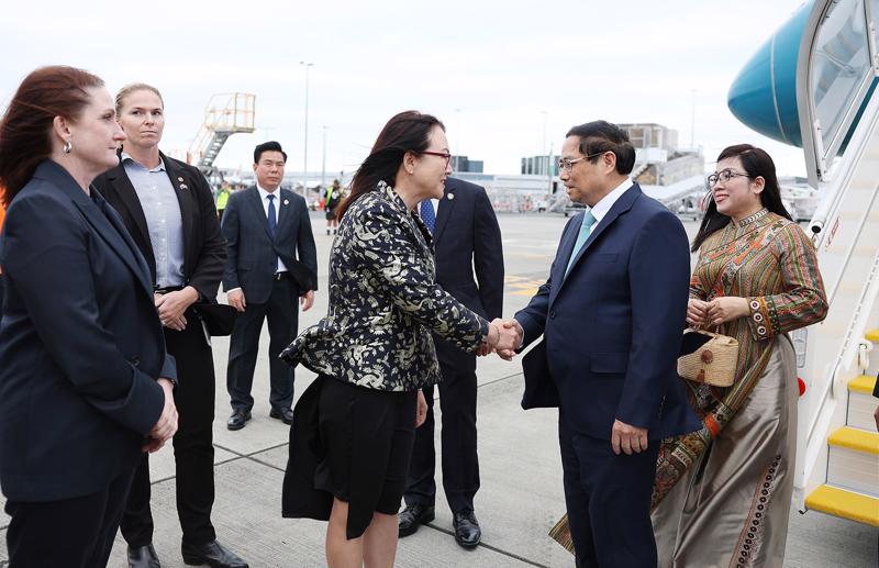 Thủ tướng Chính phủ Phạm Minh Chính và Phu nhân Lê Thị Bích Trân, cùng đoàn đại biểu cấp cao Việt Nam đã tới sân bay Auckland, để thăm chính thức New Zealand - Ảnh: VGP