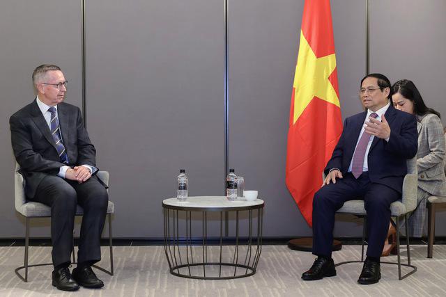PM Pham Minh Chinh received Professor Neil Quigley, Vice Chancellor of Waikato University and Chair of the Reserve Bank of NZ in Auckland  on March 10 (Photo: VGP)