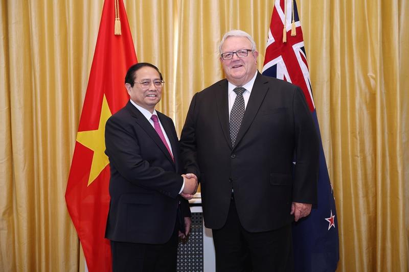 Prime Minister Pham Minh Chinh at his meeting with Speaker of the New Zealand House of Representatives Gerry Brownlee. (Source: VNA)