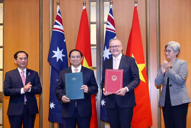 Prime Minister Pham Minh Chinh and his Australian counterpart Anthony Albanese issue a joint statement on the elevation of relations to a Comprehensive Strategic Partnership during the former’s visit to Australia. Source: VGP