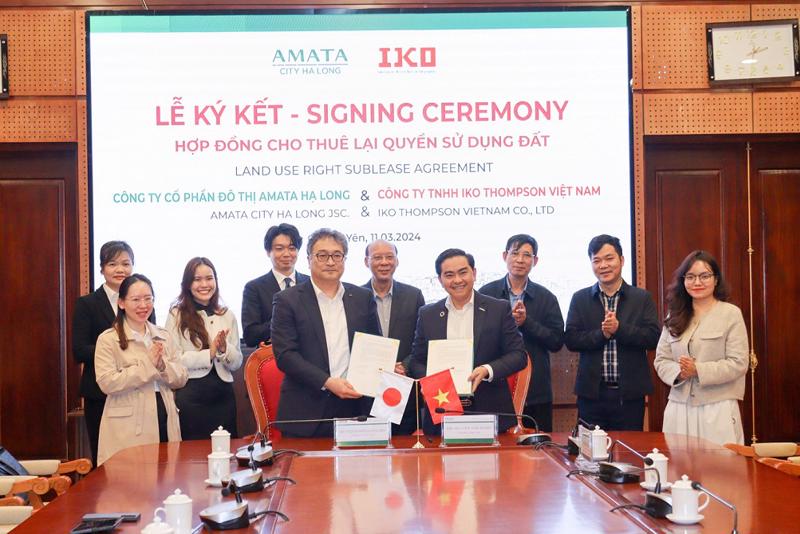 The signing ceremony between Amata Ha Long and IKO Thompson Vietnam for sub-leasing land use rights.