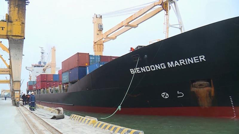Lượng tàu lớn cập cảng Nghi Sơn đang gia tăng qua từng năm