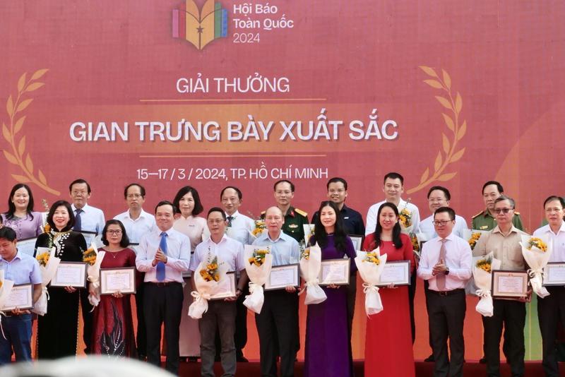 Tạp chí Kinh tế Việt Nam vinh dự được Hội đồng giải thưởng trao giải B về Gian trưng bày xuất sắc tại Hội Báo toàn quốc năm 2024. 