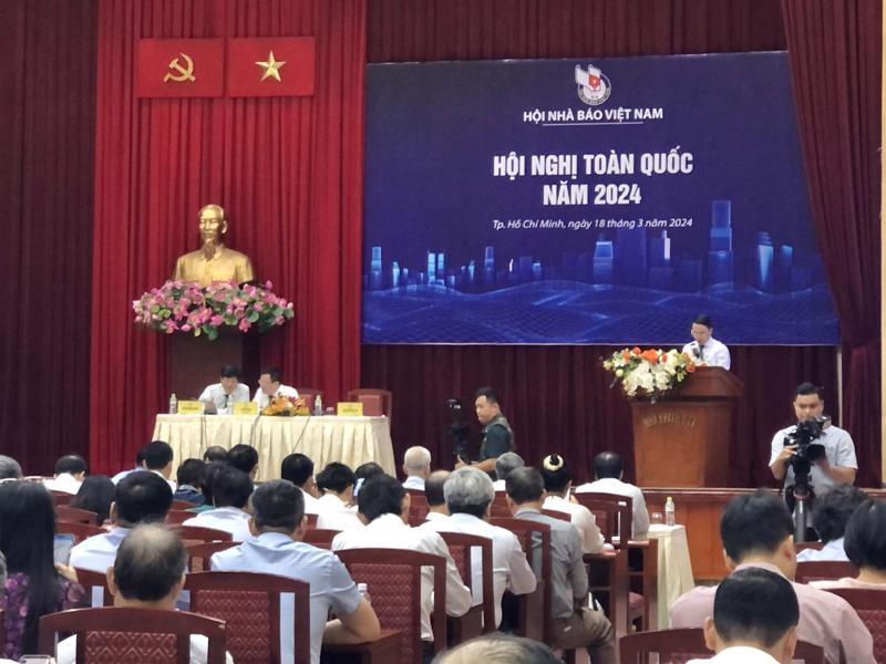 Ông Nguyễn Trọng Nghĩa, Trưởng Ban Tuyên giáo Trung ương, đã rất vui mừng khi phương thức hoạt động của Hội Nhà báo Việt Nam đã có nhiều đổi mới, bắt kịp yêu cầu của một nền báo chí cạnh tranh khốc liệt với các nền tảng số khác.