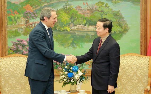 Deputy Prime Minister Tran Hong Ha meets Mr. Olivier Michalon, Global Deputy Chairman of Airbus Helicopters Group