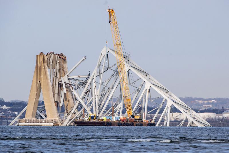Cầu Francis Scott Key ở Baltimore, Mỹ bị sập vì một tàu chở hàng đâm phải - Ảnh: Bloomberg.