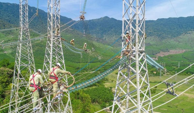 Theo kế hoạch, các dự án đường dây 500 kV mạch 3 từ Quảng Trạch đến Phố nối sẽ đóng điện vào cuối tháng 6/2024.