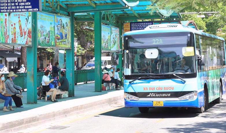 Hà Nội phấn đấu gia tăng tỷ lệ người dân sử dụng xe buýt, tàu điện thay vì mức 19,5% như hiện nay.