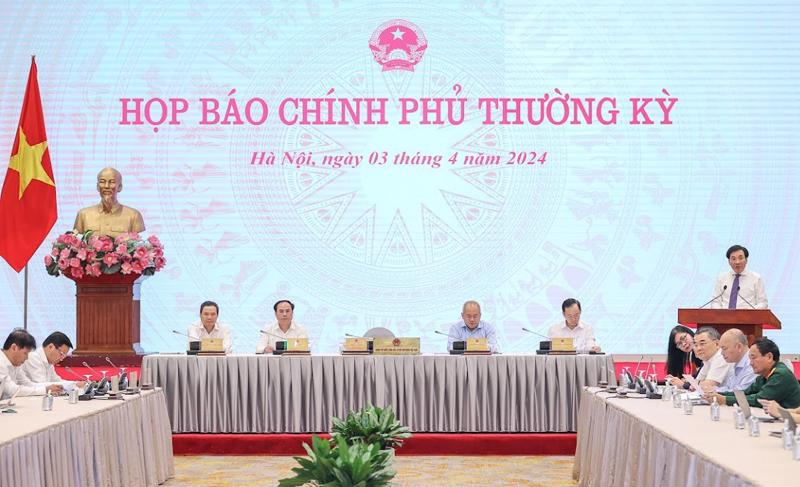 Bộ trưởng, Chủ nhiệm Văn phòng Chính phủ Trần Văn Sơn chủ trì buổi họp báo Chính phủ thường kỳ vào chiều 3/4/2024.