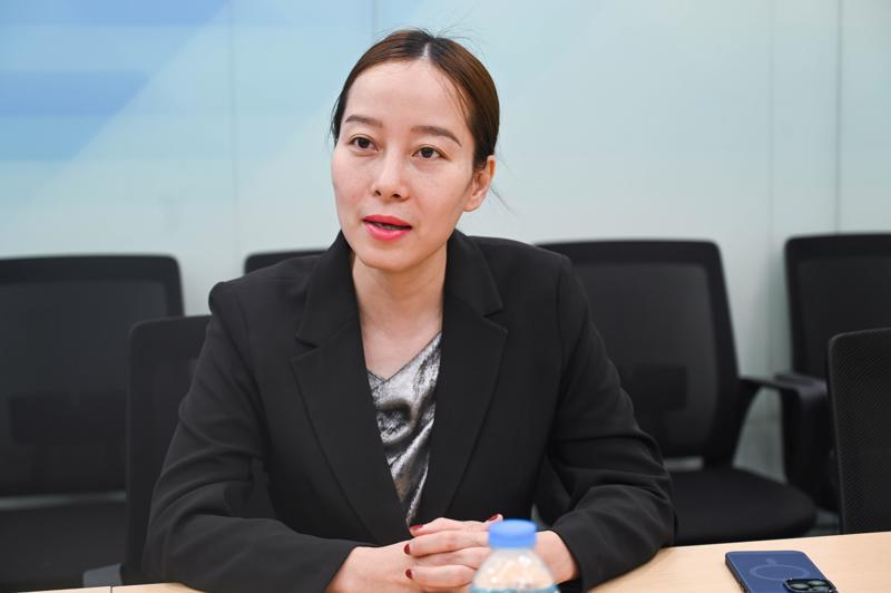 Bà Bùi Lê Thùy Linh - Giám đốc kinh doanh Khối Khách hàng Chính phủ, Intel Việt Nam trong buổi làm việc với Trường Đại học CMC (Ảnh: CMC).