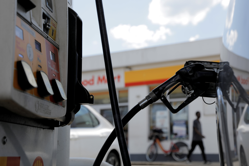Giá xăng dầu tăng mạnh đe doạ kinh tế Mỹ