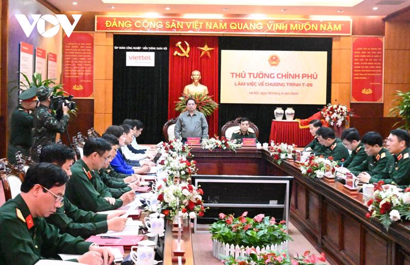 Vietnamese Prime Minister Pham Minh Chinh made a high-profile visit to the Military Industry and Telecommunications Group (Viettel) in Hanoi on April 9th. (Photo source: VOV)