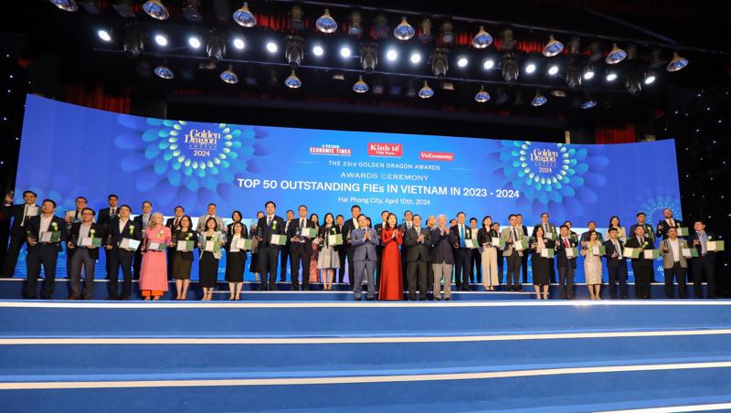Các doanh nghiệp FDI tiêu biểu được vinh danh nhận Giải thưởng Rồng Vàng 2024. Ảnh: Việt Dũng.