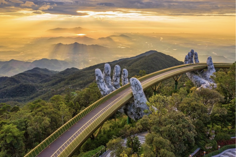 The Dragon Bridge and Ba Na Hills are known attractions in Da Nang. (Source: Shutterstock)