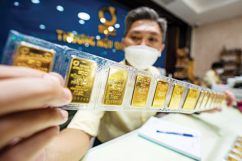 Phiên cuối tuần 11/5, giá  vàng miếng SJC rời đỉnh 92,4 triệu đồng,  lùi về 91,3 triệu đồng/lượng.