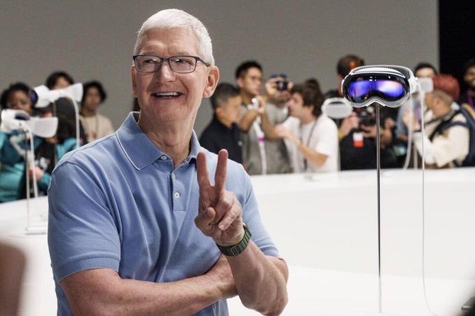 CEO Apple Tim Cook đã đến Việt Nam trong chuyến thăm kéo dài 2 ngày