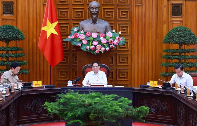 Prime Minister Pham Minh Chinh chaired a cabinet meeting on April 20 to ensure power supply across the nation. (Photo source: VGP/Nhat Bac)