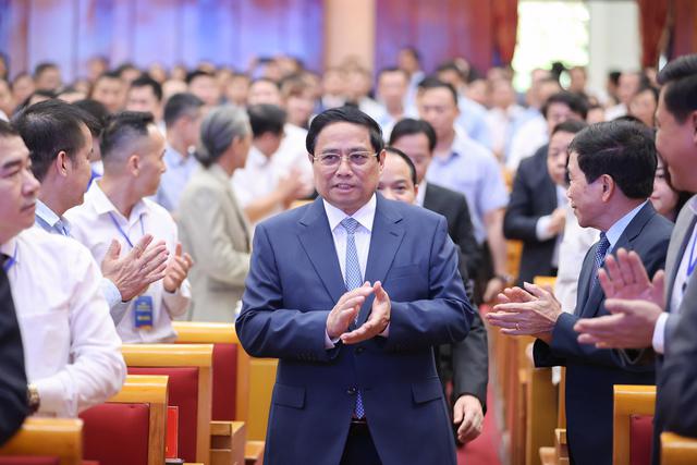 Prime Minister Pham Minh Chinh participated in the Conference to unveil the planning and investment promotion initiatives of Lang Son province for 2024 on April 21. (Photo source: VGP)