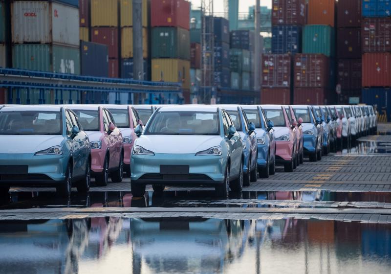 Ô tô đang là một mặt hàng xuất khẩu chủ lực của Trung Quốc - Ảnh: Bloomberg.