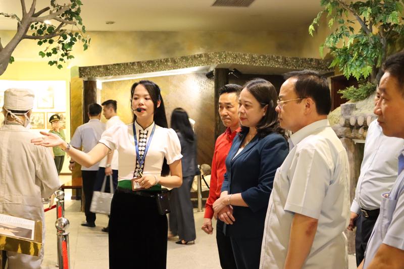 Chiều ngày 21/4, đồng chí Võ Thị Ánh Xuân - Ủy viên Trung ương Đảng, quyền Chủ tịch nước đã đến tham quan Bảo tàng Chiến thắng lịch sử Điện Biên Phủ.