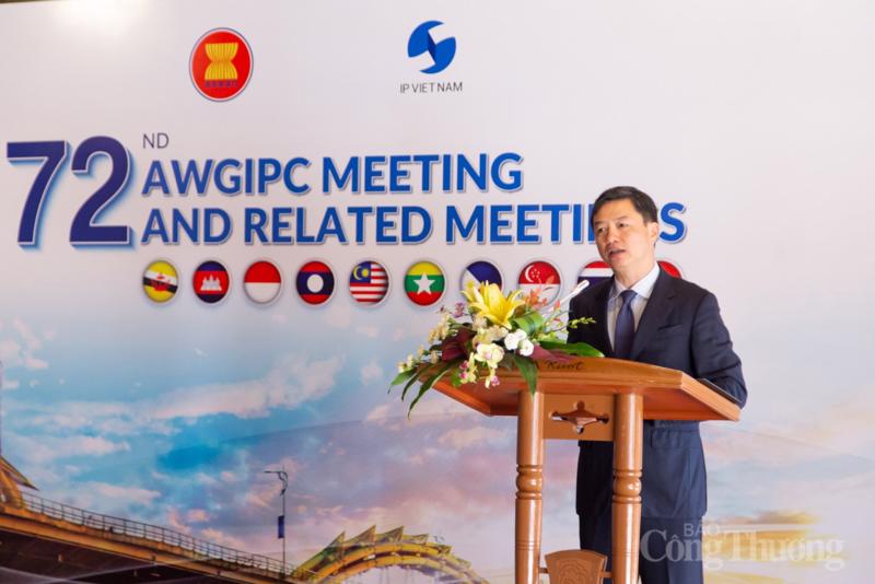 Director of the Intellectual Property Office of Vietnam Luu Hoang Long at the AWGIPC 72 Meeting