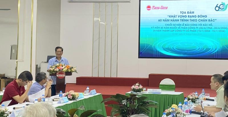 Ông Nguyễn Đoàn Thăng, Tổng giám đốc Công ty Cổ phần bóng đèn phích nước Rạng Đông tại buổi họp báo