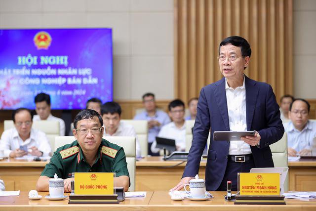 Bộ trưởng Bộ Thông tin và Truyền thông Nguyễn Mạnh Hùng phát biểu tại Hội nghị phát triển nguồn nhân lực phục vụ công nghiệp bán dẫn.