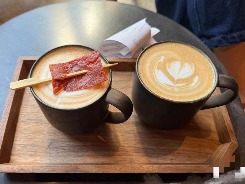 "Lucky Savoury Latte” - món cà phê mang hương vị thịt heo Đông Pha tại Trung Quốc.