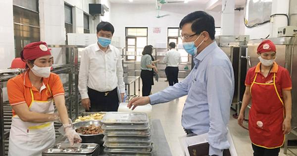The food poisoning costs associated with medical care, lost productivity, and potential damage to Vietnam's reputation as a tourist destination can be significant. (Photo source: internet)