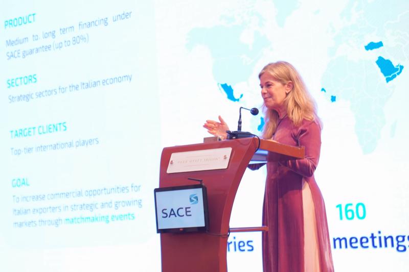 Bà Michal Ron, Giám đốc Kinh doanh Quốc tế của SACE công bố kế hoạch thúc đẩy thương mại giữa Italy và Việt Nam trị giá 1,3 tỷ USD.