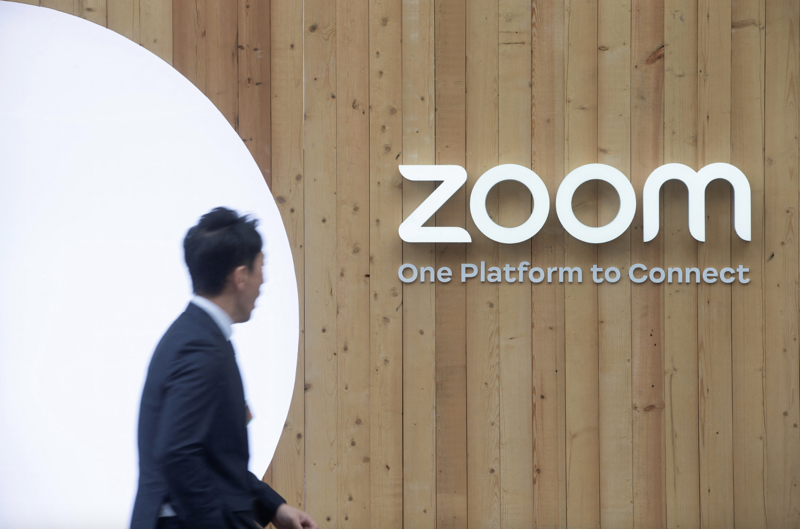 Cổ phiếu Zoom đã tăng hơn 400% trong năm 2020, nhưng đã giảm hơn 80% từ cuối 2020 đến nay - Ảnh: Reuters.
