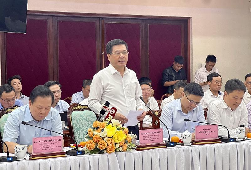 Minister of Trade and Industry Nguyen Hong Dien at the meeting on May 9. (Photo source: MoIT.)