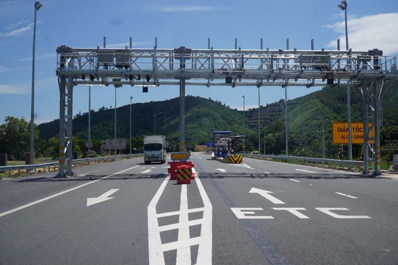 Các trạm thu phí trên Nha Trang - Cam Lâm, Diễn Châu - Bãi Vọt và Cam Lâm - Vĩnh Hảo thí điểm triển khai thu phí không dừng bỏ barie.