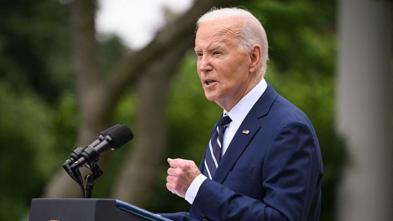 Tổng thống Mỹ Joe Biden thông báo kế hoạch tăng thuế nhập khẩu với một loạt hàng hóa Trung Quốc trong một sự kiện ở Vườn Hồng, Nhà Trắng ngày 14/5/2024 - Ảnh: Bloomberg