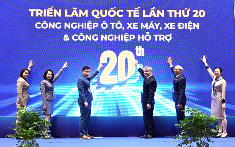 Khai mạc Triển lãm Quốc tế lần thứ 20 về Công nghiệp ô tô, xe máy, xe điện và công nghiệp hỗ trợ.