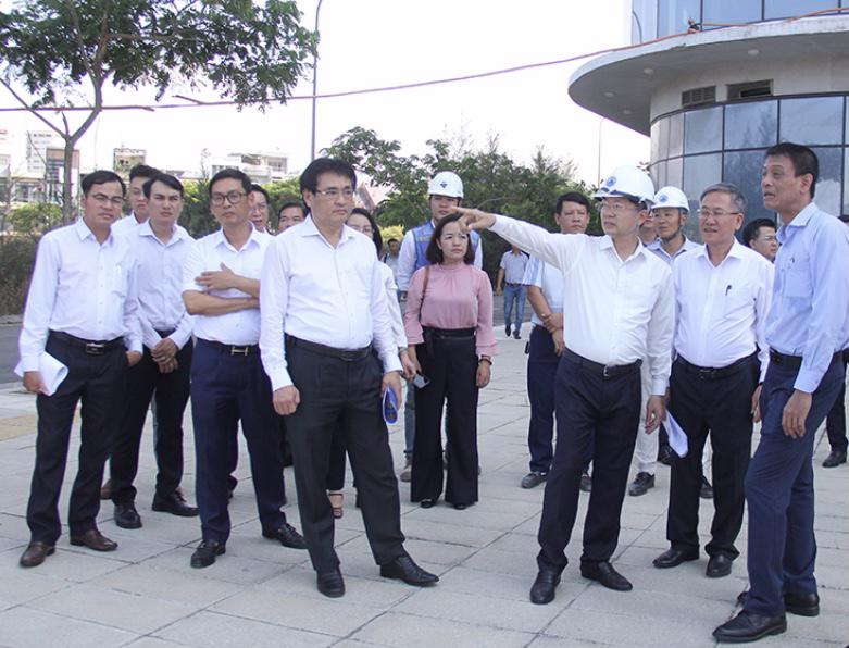 Bí thư Thành ủy Đà Nẵng Nguyễn Văn Quảng kiển tra tiến độ thi công hoàn thiện Công viên phần mềm số 2 Đà Nẵng.