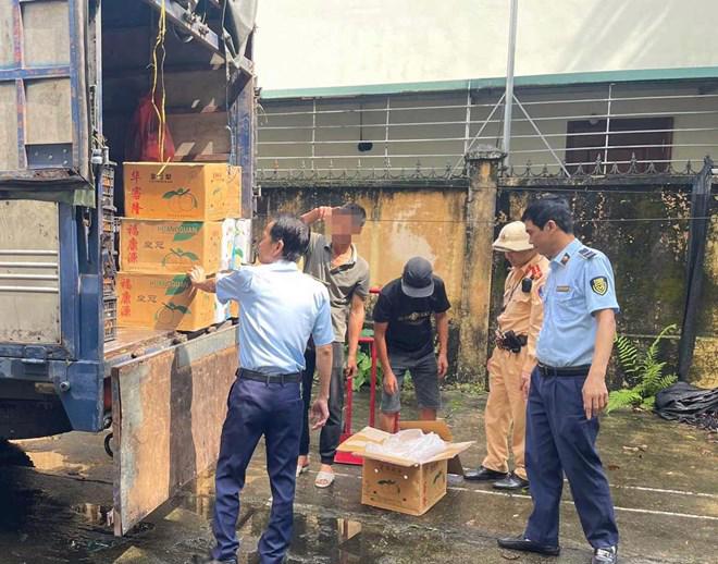 Lực lượng quản lý thị trường Quảng Ninh kiểm tra xử lý hàng hóa, thực phẩm vi phạm 