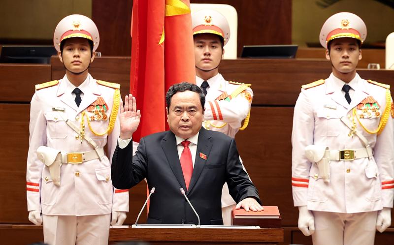 Mr. Tran Thanh Man is sworn in as Chairman of the National Assembly. (Photo: VNA)