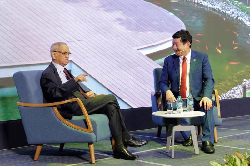 Indian tech billionaire N. R. Narayana Murthy and FPT's Chairman Truong Gia Binh