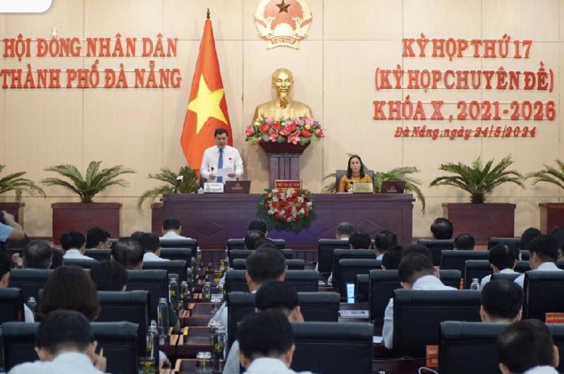 Phó Chủ tịch Thường trực phụ trách HĐND TP. Đà Nẵng phát biểu tại kỳ họp thứ 17.