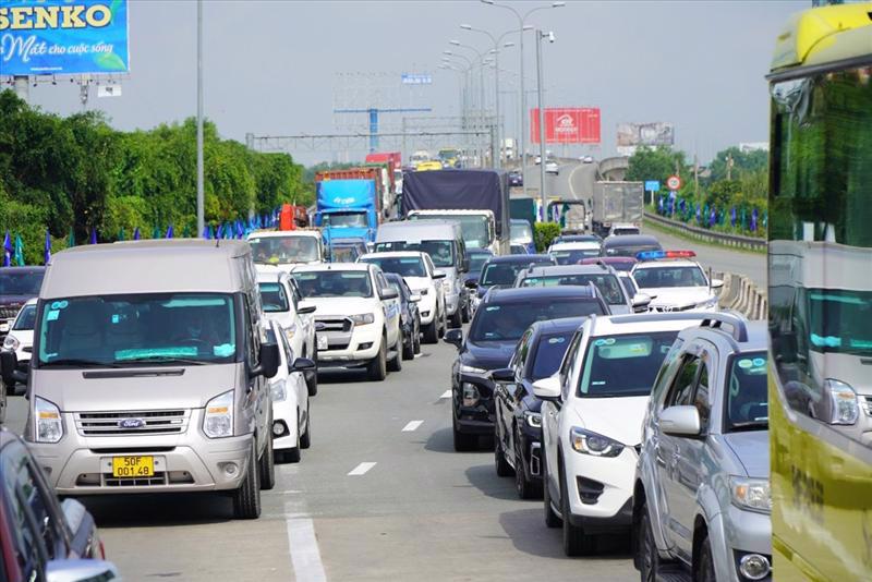 Đoạn cao tốc TP.HCM - Long Thành do VEC đầu tư được đưa vào khai thác với quy mô 4 làn xe. Lưu lượng phương tiện tham gia lưu thông trên tuyến đường liên tục tăng cao.