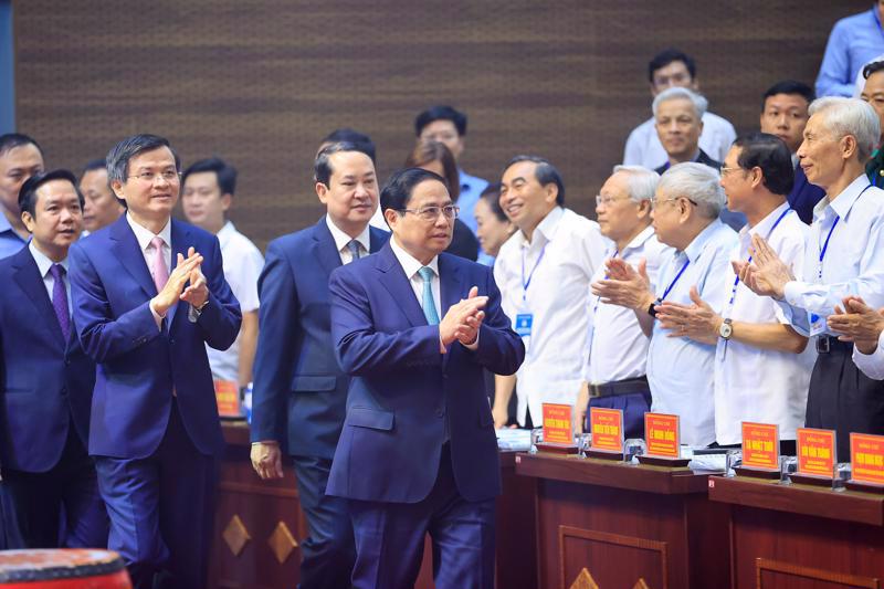 Prime Minister Pham Minh Chinh attending a ceremony held on May 28 to announce the master plan of Ninh Binh province. (Photo: VGP)