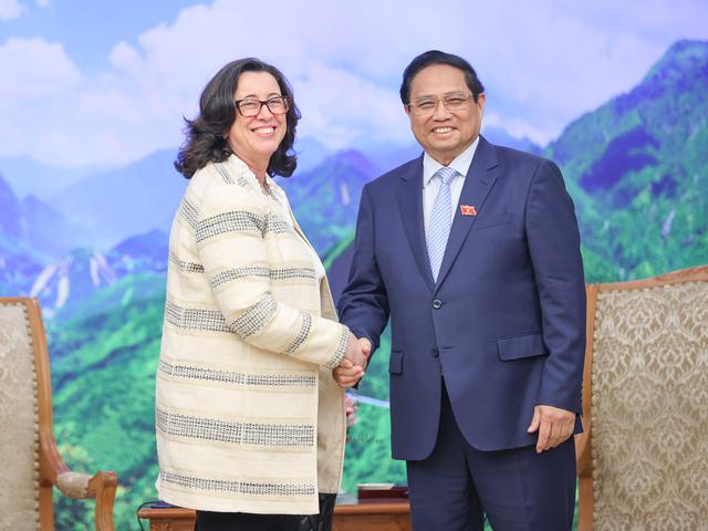 Prime Minister Pham Minh Chinh meets Vice President of WB Manuela V. Ferro in Hanoi on May 27. Photo: VGP