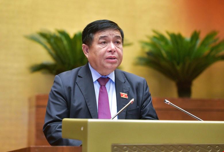 Bộ trưởng Bộ Kế hoạch và Đầu tư, thừa ủy quyền của Thủ tướng Chính phủ trình bày Tờ trình dự thảo Nghị quyết của Quốc hội về thí điểm bổ sung một số cơ chế, chính sách đặc thù phát triển tỉnh Nghệ An.