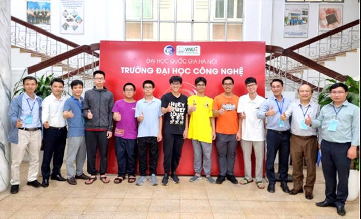 Đoàn Việt Nam tham dự Olympic Tin học Châu Á (APIO) năm 2024. Ảnh: MOET.