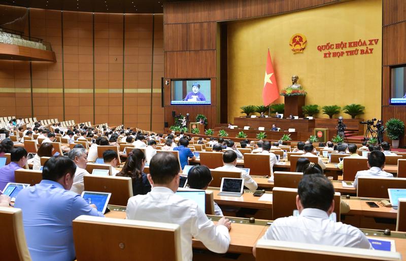  Quốc hội nghe Tờ trình và Báo cáo thẩm tra dự án Luật Công đoàn (sửa đổi), chiều 3/6. Ảnh: Quochoi.vn.