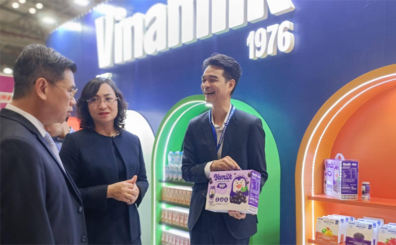 Vinamilk's booth at the event. Photo: tapchicongthuong.vn