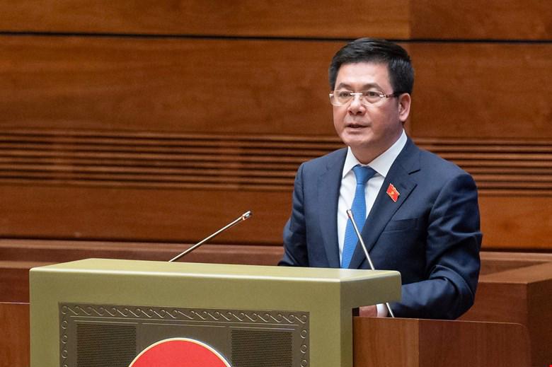 Bộ trưởng Bộ Công Thương Nguyễn Hồng Diên báo cáo trước Quốc hội ngày 8/6/2024.