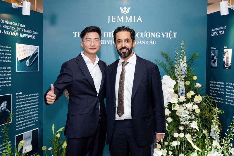 Chủ tịch DMCC Ahmed Bin Sulayem cùng Chủ tịch Jemmia Diamond tại không gian sự kiện xúc tiến thương mại.