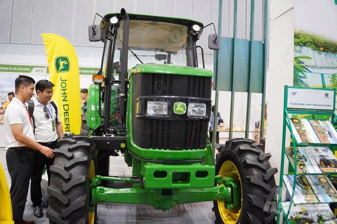 The event showcases many modern agricultural production machines and equipment. Photo: nongnghiep.vn